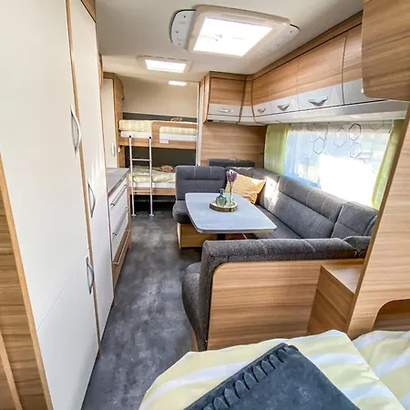 George Glamper Moin *