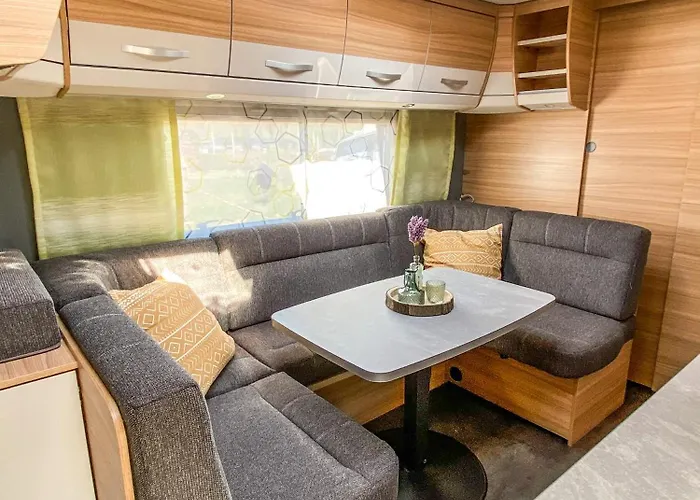 George Glamper Moin *