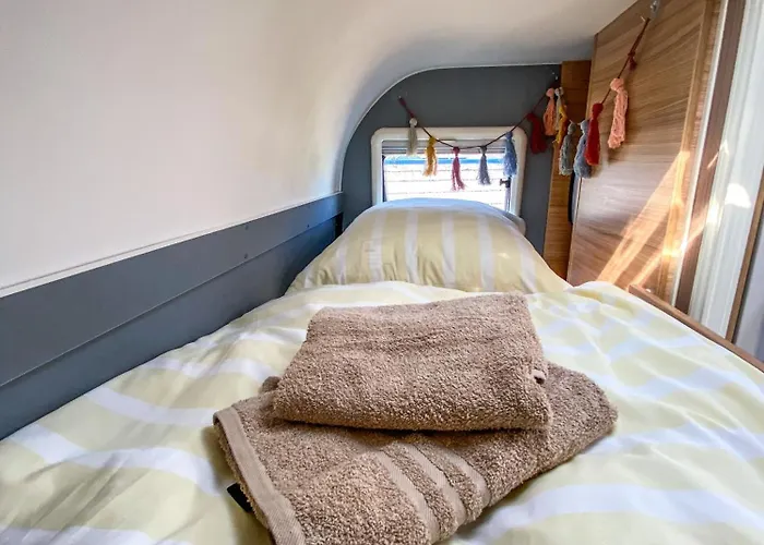 George Glamper Moin *